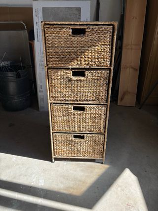 Cajonera de mimbre y metal