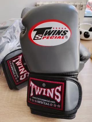Guantes Boxeo y Muay Thai Twins 10oz Nuevos