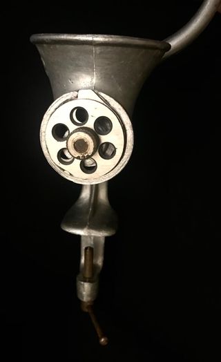 Antigua máquina de picar carne, primera mitad S.XX