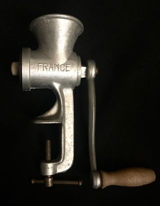 Antigua máquina de picar carne, primera mitad S.XX