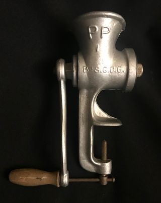 Antigua máquina de picar carne, primera mitad S.XX