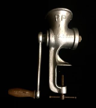 Antigua máquina de picar carne, primera mitad S.XX