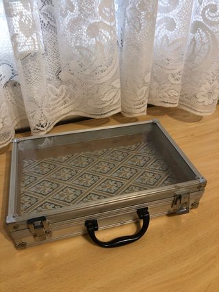 Maletín de aluminio con tapa transparente