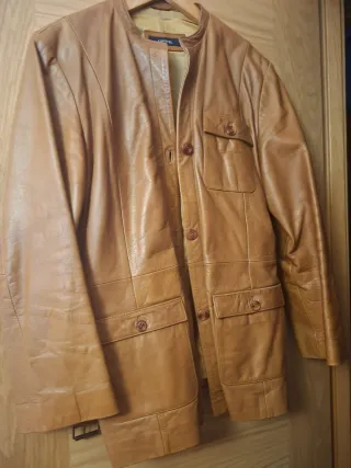 Cazadora de piel marrón