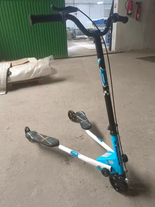 Patinete 3 ruedas poco uso