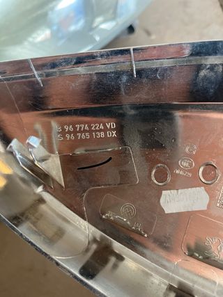 Tapa Faro Cromada Peugeot 208