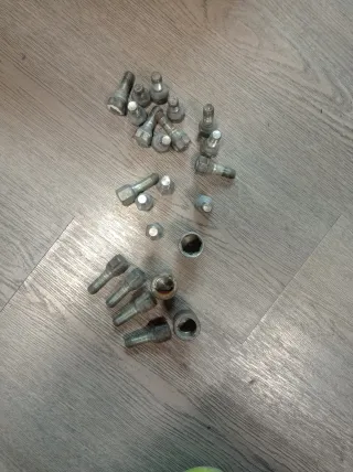 Juego 4 Llantas de aleación  13"
ESCUCHO OFERTAS.