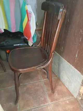 Sillas de madera estilo clásico