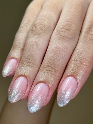 Manicurista y especialista en cejas 