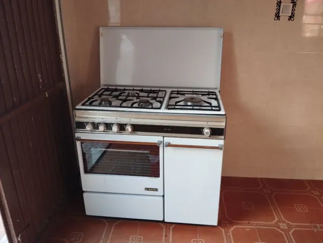 Cocina Hicham 4 fuegos con horno