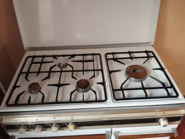 Cocina Hicham 4 fuegos con horno