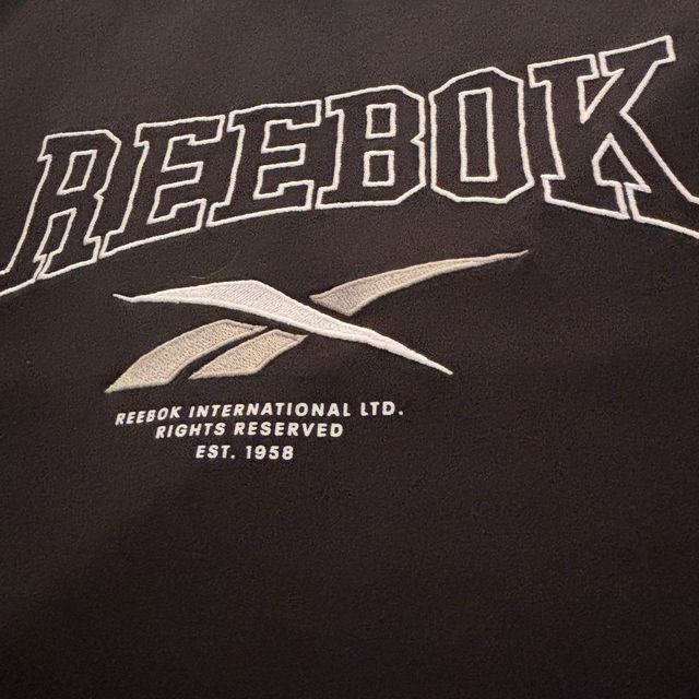 Camiseta Reebok Retro Boyfriend Negra Blanca