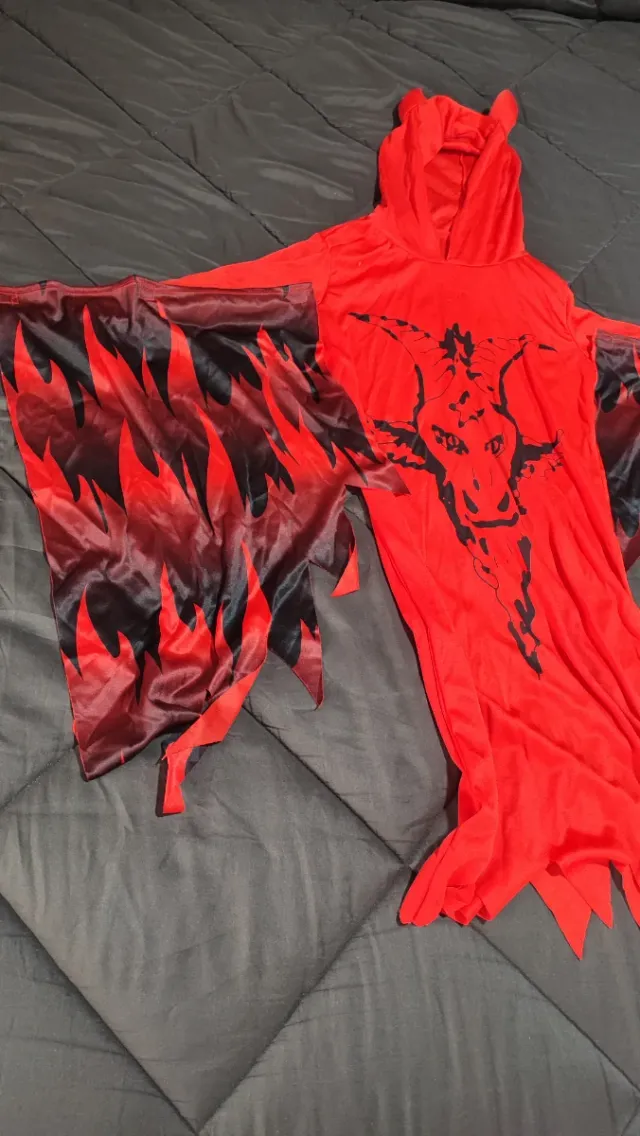 Disfraz demonio rojo con capucha