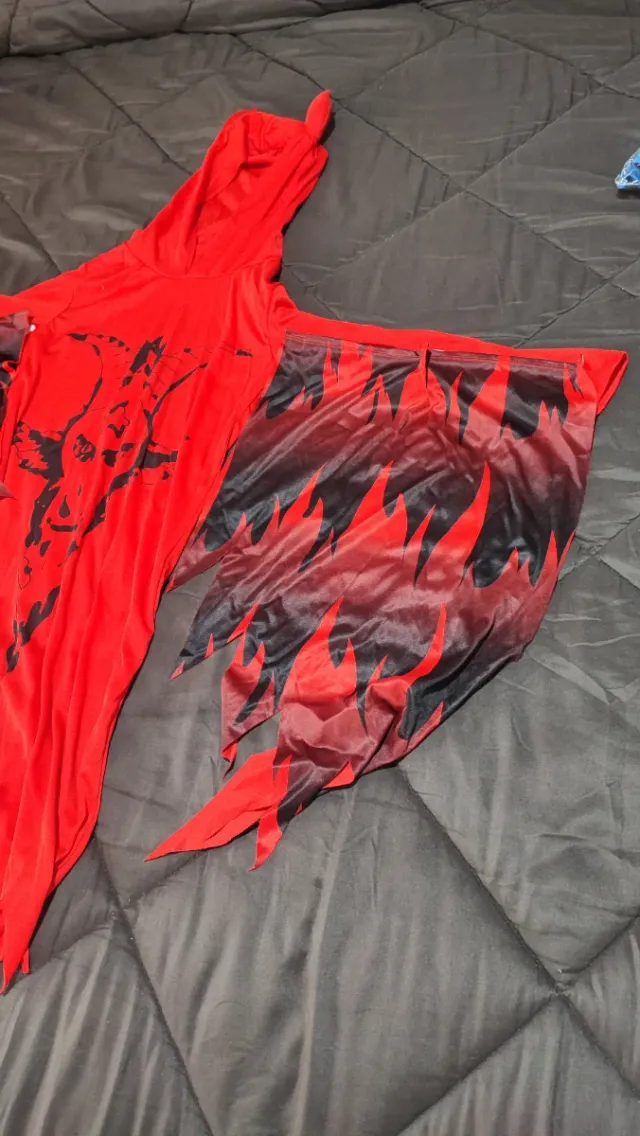 Disfraz demonio rojo con capucha