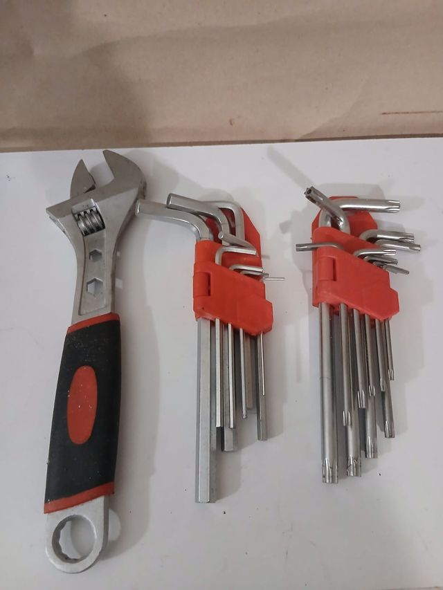 Juego de llaves ajustables y Allen