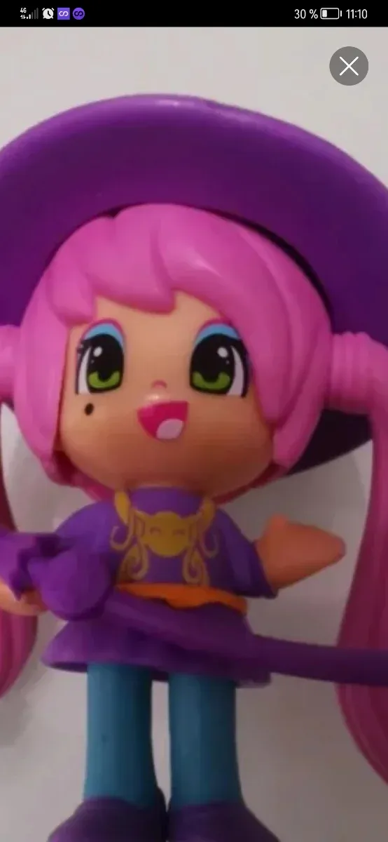 Pin y Pon Halloween Bruja con Escoba