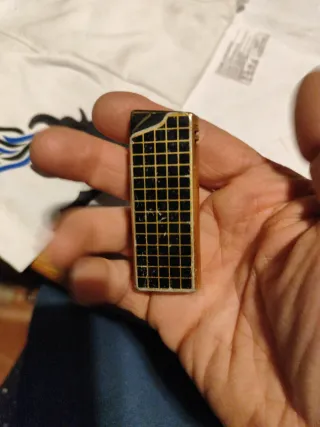 5 Accendini Dorati con Griglia Nera