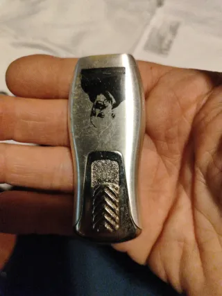 5 Accendini Dorati con Griglia Nera