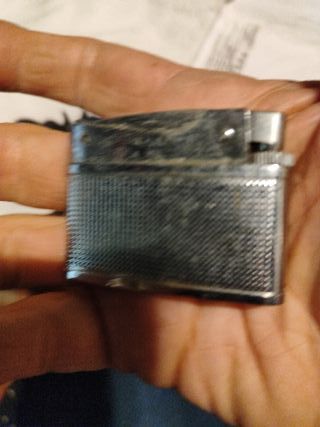 5 Accendini Dorati con Griglia Nera