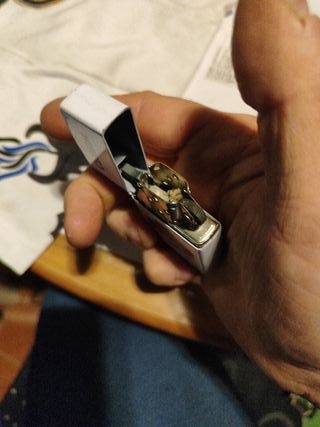 5 Accendini Dorati con Griglia Nera