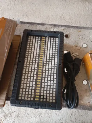 Foco LED Negro y Blanco