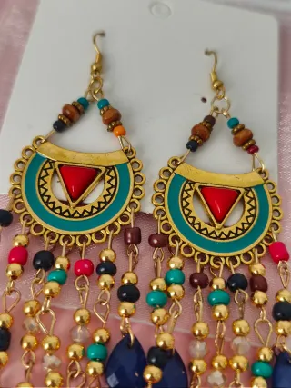 Pendientes largos dorados multicolor