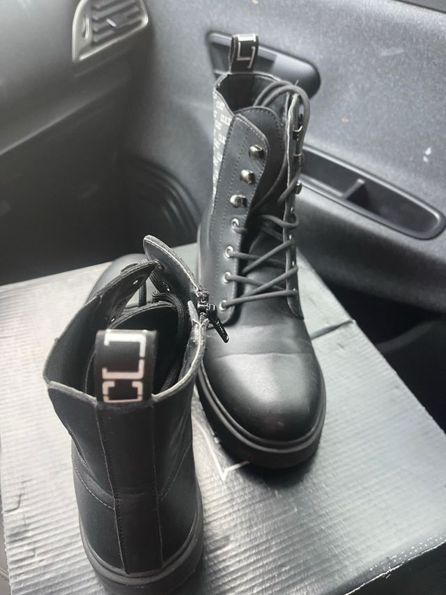 Stivaletti neri Cult in pelle