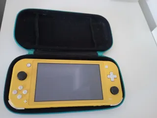 Custodia per Nintendo Switch Lite gialla +