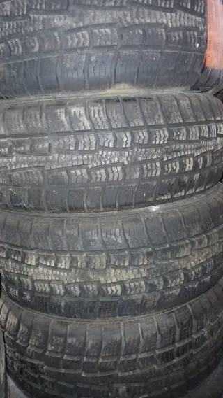 per furgoni da carico
Avon 215/60 r 16
