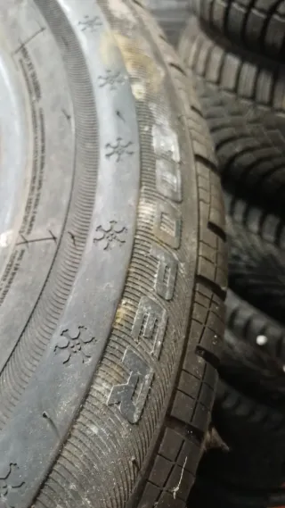 per furgoni da carico
Avon 215/60 r 16