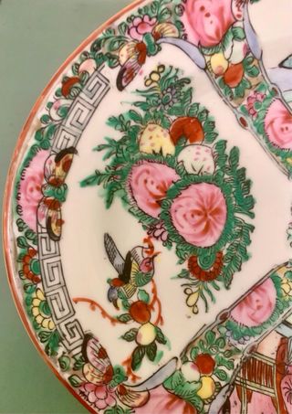 FUENTE OVALADA EN PORCELANA FAMILLE ROSE - MACAU.