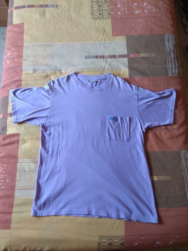 Camiseta Reebok morada con bolsillo