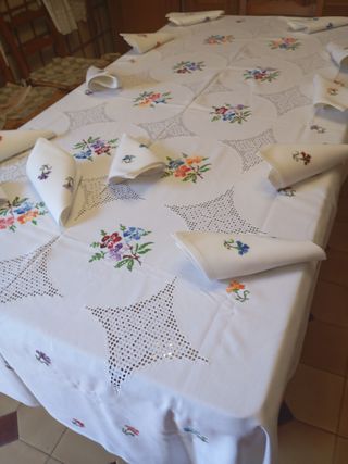 Mantelería Lagartera Bordada a Mano Nueva