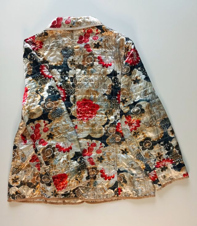 Chaqueta ligera con estampado oriental