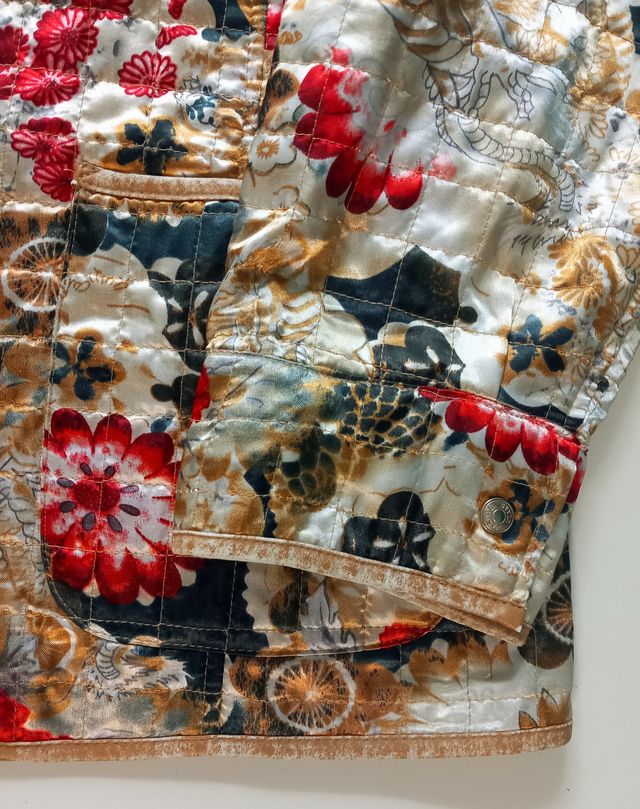 Chaqueta ligera con estampado oriental