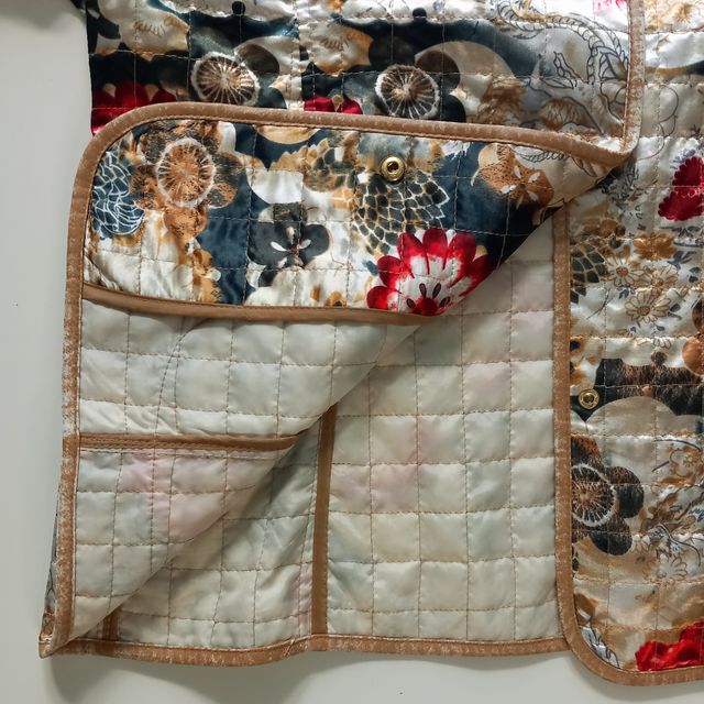 Chaqueta ligera con estampado oriental