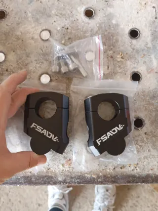 Elevadores Manillar Moto FSADV Negro