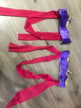 Disfraz púrpura y rojo talla única 
precio unidad 