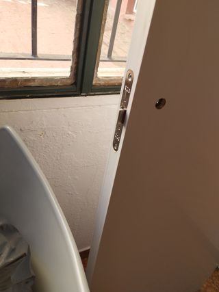 Puerta blanca interior