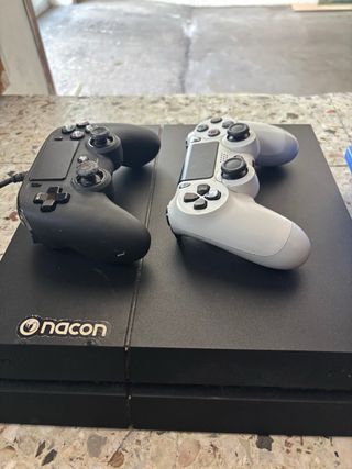 Playstation 4 con 2 controller
