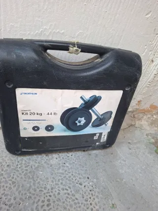 Maletín de pesas Decathlon 20 kg y bankillo 