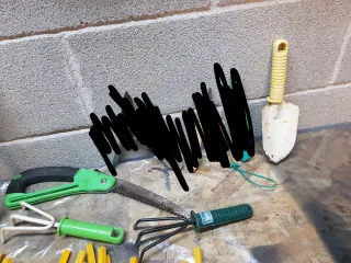 Attrezzi da giardinaggio vari