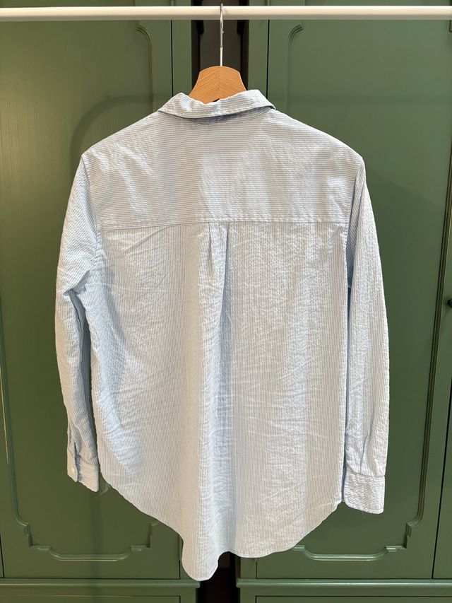 Camicetta a righe azzurre e bianche