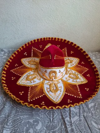 Sombrero de Mariachi Rojo y Dorado