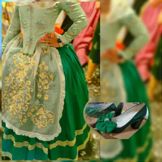 Traje de Fallera con bordados dorados