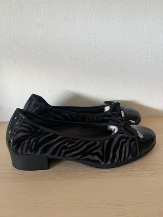 Zapatos planos con estampado cebra