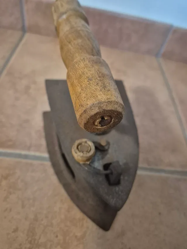 Plancha antigua de hierro