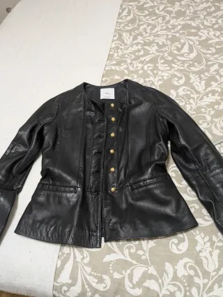 Chaqueta cuero negra corta