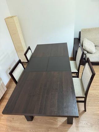 Mesa de comedor extensible y 4 sillas