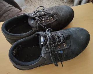 Zapatos de trabajo grises